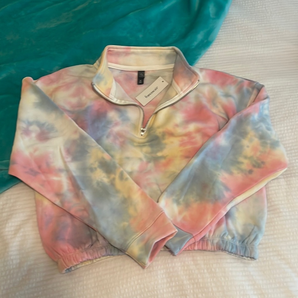 Francesca’s Alta cropped tie dye sweatshirt